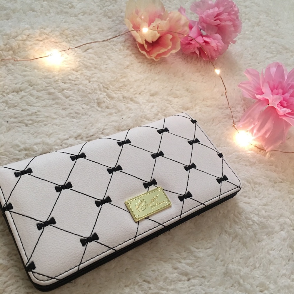 NWOT Betsey Johnson Wallet